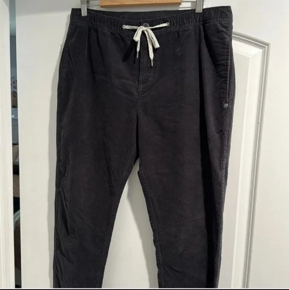 SOLD Vuori Optimist Corduroy Charcoal Joggers Cords XL (36" x 30.5") - Picture 2 of 2